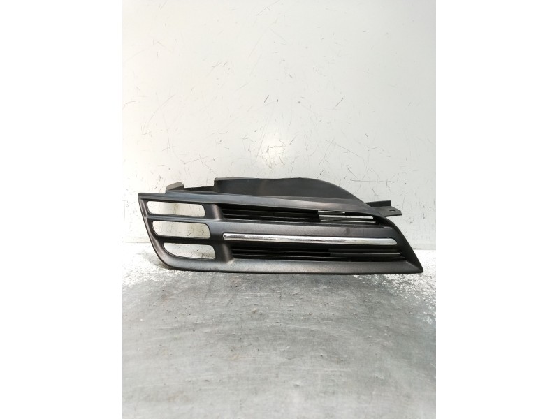 Recambio de rejilla delantera para nissan micra iii (k12) 1.2 16v referencia OEM IAM  DERECHA 