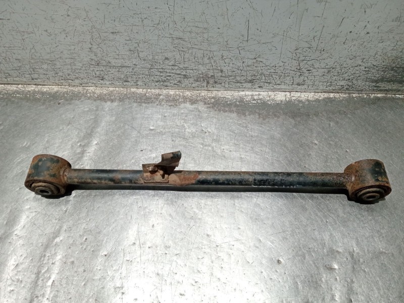 Recambio de brazo suspension inferior trasero derecho para nissan terrano ii (r20) 2.7 tdi 4wd referencia OEM IAM   