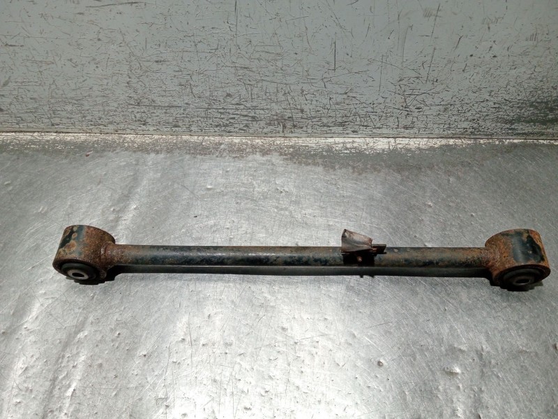 Recambio de brazo suspension inferior trasero izquierdo para nissan terrano ii (r20) 2.7 tdi 4wd referencia OEM IAM   