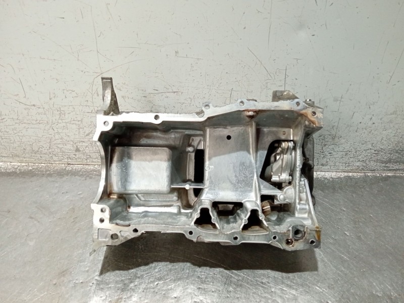 Recambio de carter para toyota auris (_e18_) 1.3 (nre180_) referencia OEM IAM 10240P5  