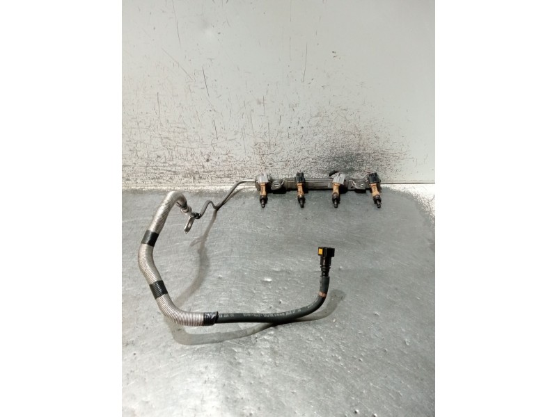 Recambio de rampa inyectora para toyota auris (_e18_) 1.3 (nre180_) referencia OEM IAM   