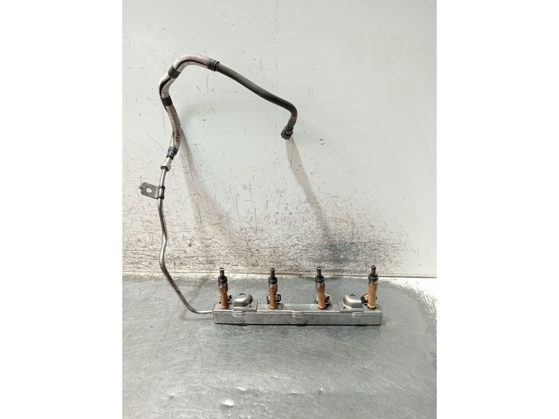 Recambio de rampa inyectora para toyota auris (_e18_) 1.3 (nre180_) referencia OEM IAM   