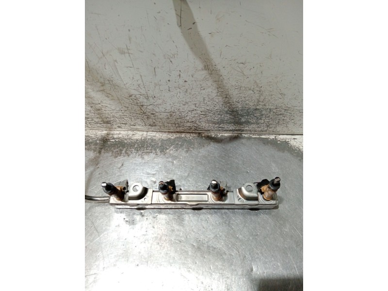 Recambio de rampa inyectora para toyota auris (_e18_) 1.3 (nre180_) referencia OEM IAM   