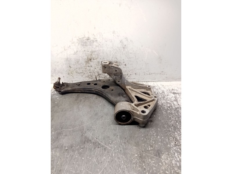Recambio de brazo suspension inferior delantero izquierdo para volkswagen polo iv (9n_, 9a_) 1.4 tdi referencia OEM IAM 60059233
