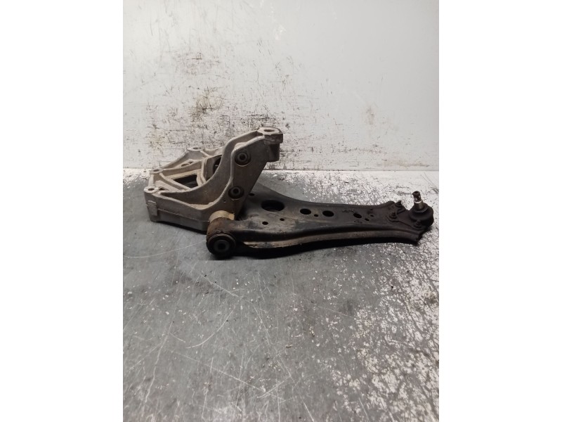 Recambio de brazo suspension inferior delantero izquierdo para volkswagen polo iv (9n_, 9a_) 1.4 tdi referencia OEM IAM 60059233