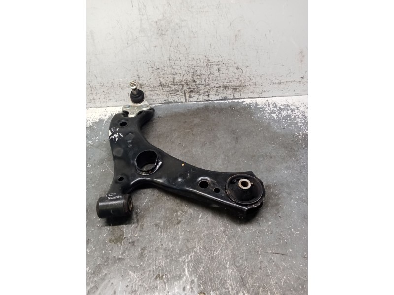 Recambio de brazo suspension inferior delantero derecho para toyota c-hr (_x1_) 1.8 hybrid (zyx10_, zyx11_) referencia OEM IAM  