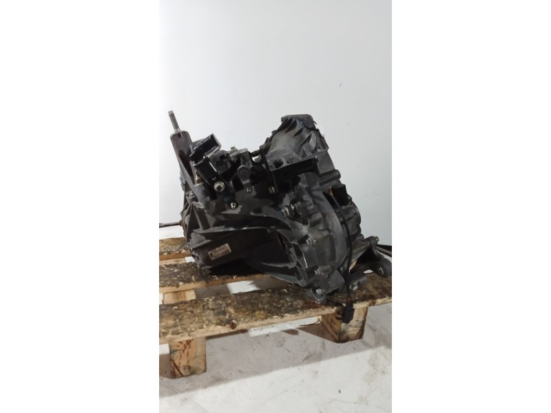 Recambio de caja cambios para ford focus i sedán (dfw) 1.8 turbo di / tddi referencia OEM IAM XS4R7002UA 5V S 1G E 2 9L09 000009