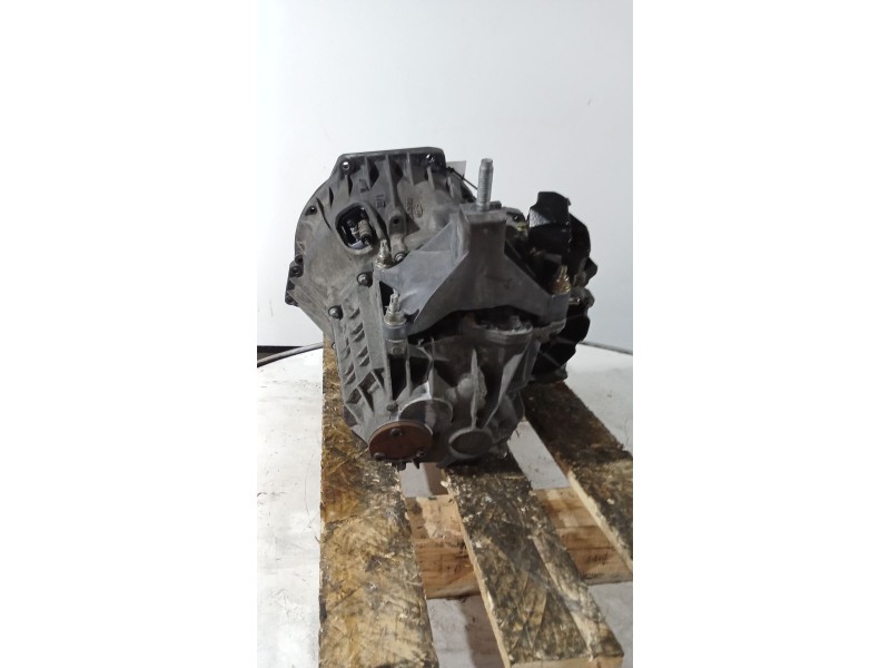 Recambio de caja cambios para ford focus i sedán (dfw) 1.8 turbo di / tddi referencia OEM IAM XS4R7002UA 5V S 1G E 2 9L09 000009