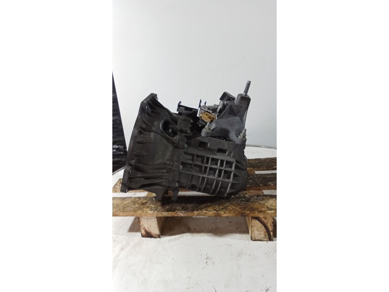 Recambio de caja cambios para ford focus i sedán (dfw) 1.8 turbo di / tddi referencia OEM IAM XS4R7002UA 5V S 1G E 2 9L09 000009