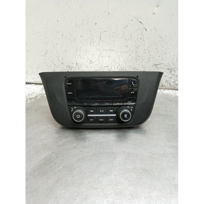 Recambio de sistema audio / radio cd para iveco daily vi caja/chasis 33s14, 35s14, 35c14 referencia OEM IAM 5802807801 28721221 