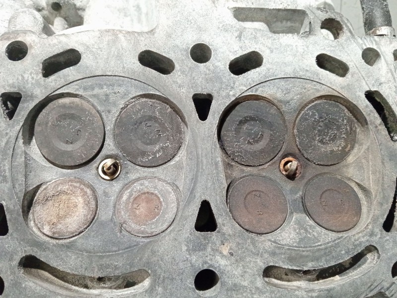 Recambio de culata para toyota auris (_e18_) 1.3 (nre180_) referencia OEM IAM  2ZR 