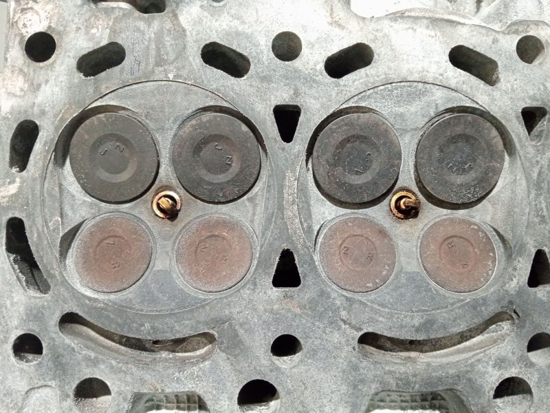 Recambio de culata para toyota auris (_e18_) 1.3 (nre180_) referencia OEM IAM  2ZR 