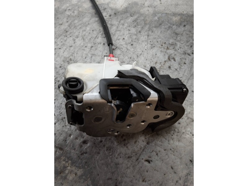 Recambio de motor cierre centralizado trasero derecho para opel zafira tourer excellence referencia OEM IAM   