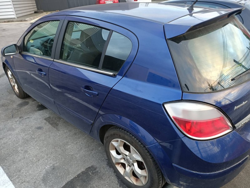 opel astra h berlina del año 2004