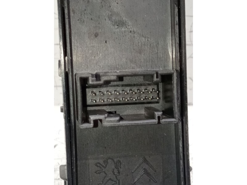 Recambio de mando elevalunas delantero izquierdo para citroën c4 ii (nc_) 1.6 hdi 90 referencia OEM IAM 96657055zd 5P 0553017038