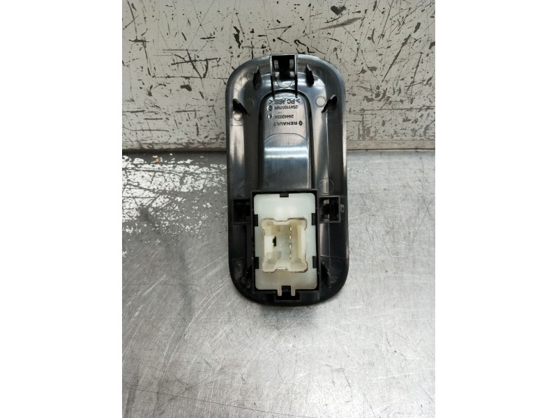 Recambio de mando elevalunas delantero derecho para renault master iii furgoneta (fv) 2.3 dci 110 fwd (fv0r, fv0w) referencia OE