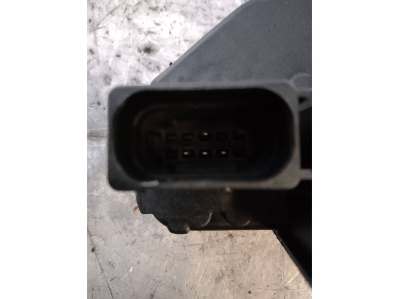 Recambio de motor cierre centralizado trasero izquierdo para opel zafira tourer excellence referencia OEM IAM   