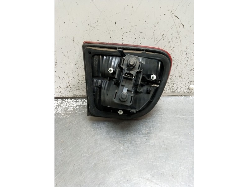 Recambio de piloto trasero derecho interior para seat leon (1m1) 1.9 tdi referencia OEM IAM 1M6945092B  