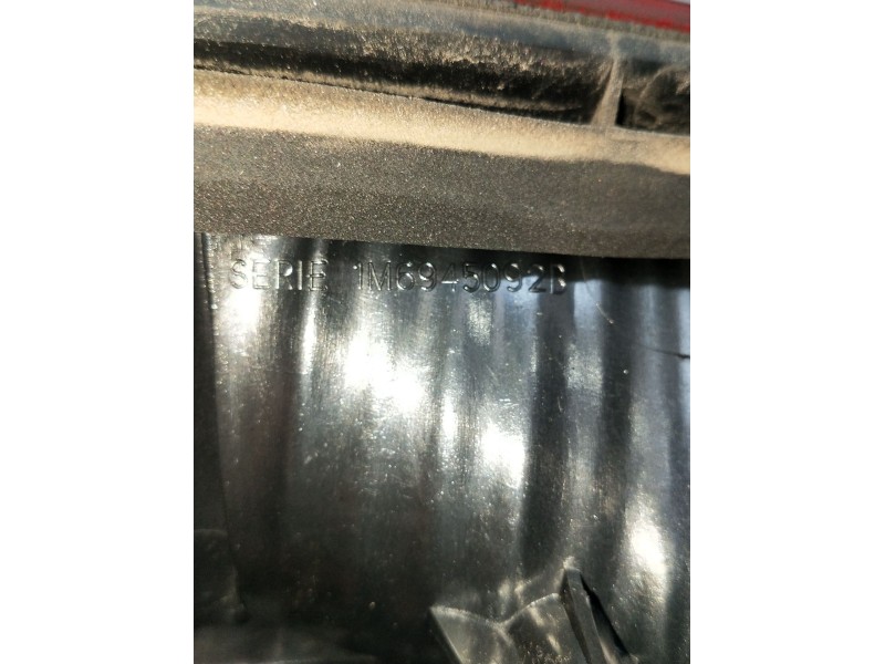 Recambio de piloto trasero derecho interior para seat leon (1m1) 1.9 tdi referencia OEM IAM 1M6945092B  