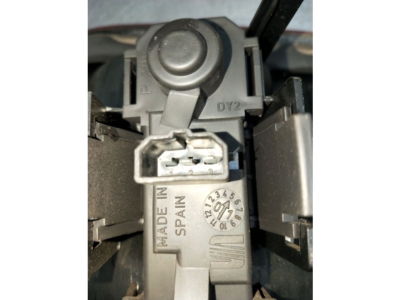 Recambio de piloto trasero izquierdo interior para seat leon (1m1) 1.9 tdi referencia OEM IAM 1M6945091B  