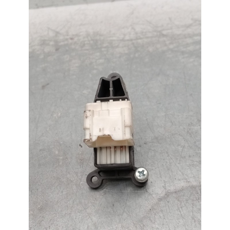 Recambio de mando elevalunas delantero derecho para nissan micra ii (k11) 1.0 i 16v referencia OEM IAM  5P 