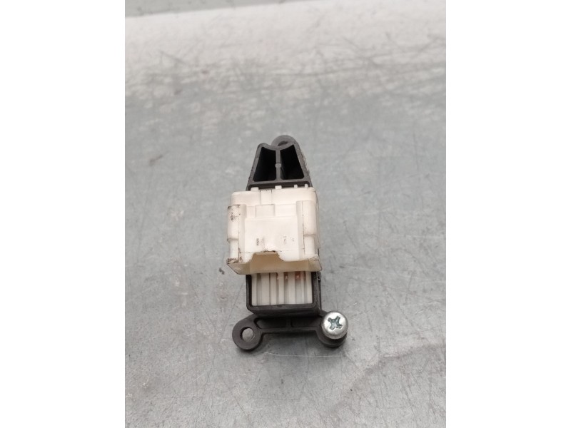 Recambio de mando elevalunas delantero derecho para nissan micra ii (k11) 1.0 i 16v referencia OEM IAM  5P 