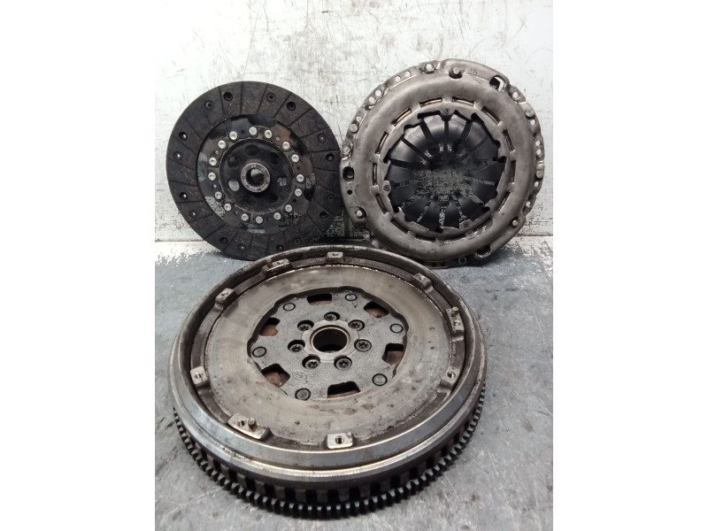 Recambio de kit embrague para nissan qashqai (j10) referencia OEM IAM 8200450217 8200926719 8200450219