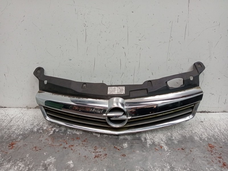 Recambio de rejilla delantera para opel astra h ber. 1.6 16v cat referencia OEM IAM   
