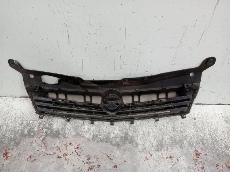 Recambio de rejilla delantera para opel astra h ber. 1.6 16v cat referencia OEM IAM   