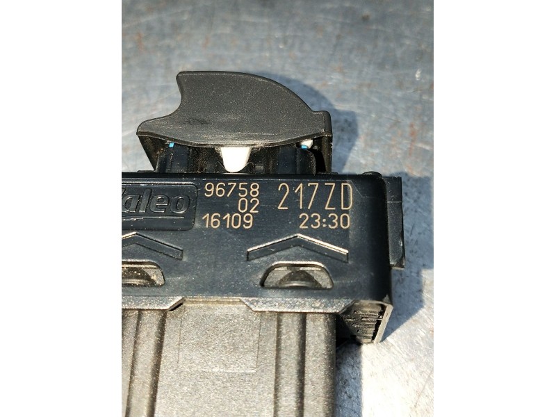 Recambio de mando elevalunas delantero derecho para peugeot 208 i (ca_, cc_) 1.6 hdi / bluehdi 75 referencia OEM IAM 96758217ZD 