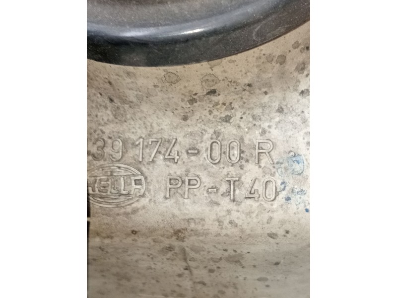 Recambio de faro derecho para volkswagen golf iii (1h1) 1.6 referencia OEM IAM 13917400r  