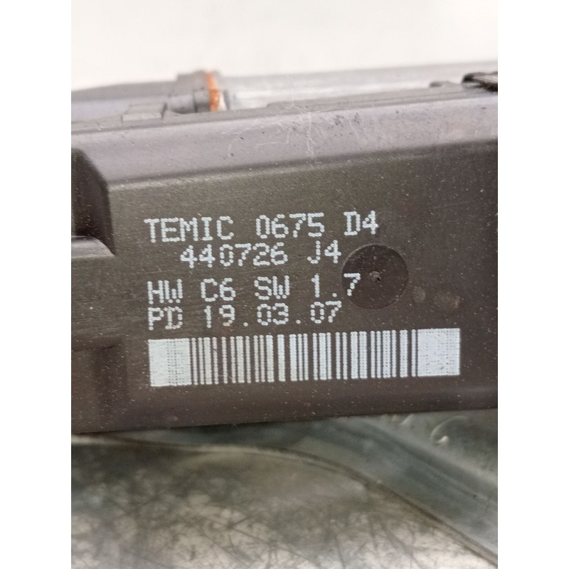 Recambio de elevalunas delantero derecho para renault scénic ii (jm0/1_) 1.5 dci (jm1e, jm16) referencia OEM IAM 0675D4 5P 44072