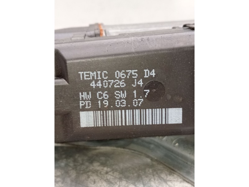 Recambio de elevalunas delantero derecho para renault scénic ii (jm0/1_) 1.5 dci (jm1e, jm16) referencia OEM IAM 0675D4 5P 44072