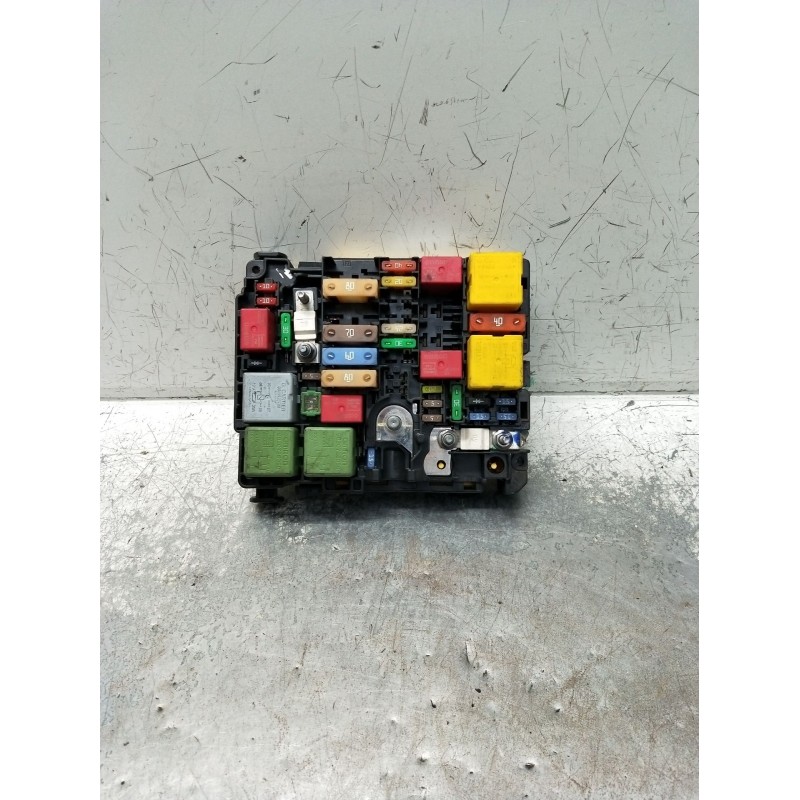 Recambio de caja reles / fusibles para peugeot 208 i (ca_, cc_) 1.6 hdi / bluehdi 75 referencia OEM IAM 9804846880 A006C801 4531