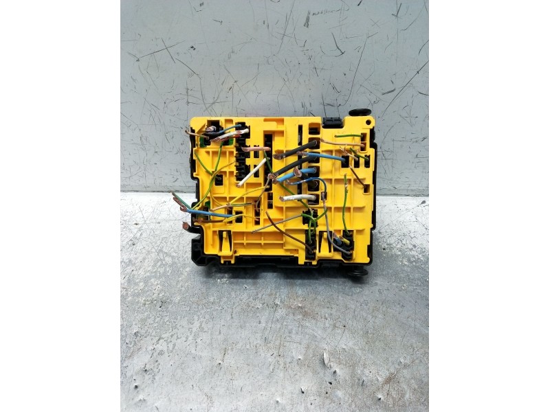 Recambio de caja reles / fusibles para peugeot 208 i (ca_, cc_) 1.6 hdi / bluehdi 75 referencia OEM IAM 9804846880 A006C801 4531