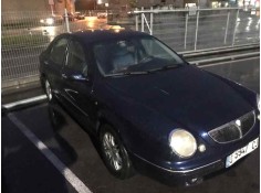 lancia lybra berlina del año 2000