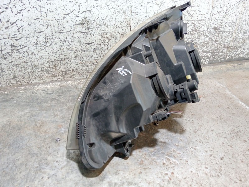 Recambio de faro derecho para renault clio ii (bb_, cb_) 1.5 dci (b/cb08) referencia OEM IAM   