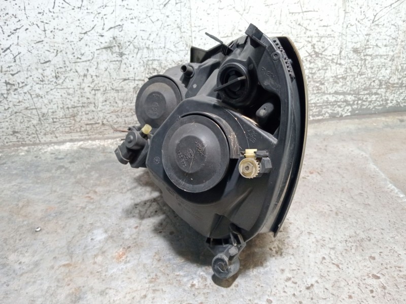 Recambio de faro derecho para renault clio ii (bb_, cb_) 1.5 dci (b/cb08) referencia OEM IAM   