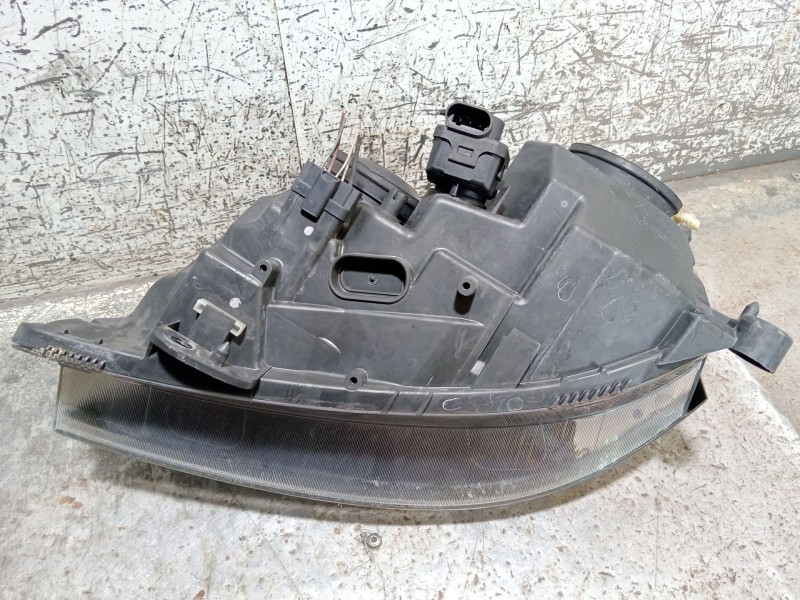 Recambio de faro derecho para renault clio ii (bb_, cb_) 1.5 dci (b/cb08) referencia OEM IAM   
