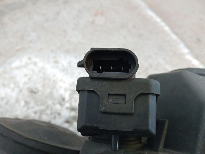 Recambio de faro derecho para renault clio ii (bb_, cb_) 1.5 dci (b/cb08) referencia OEM IAM   