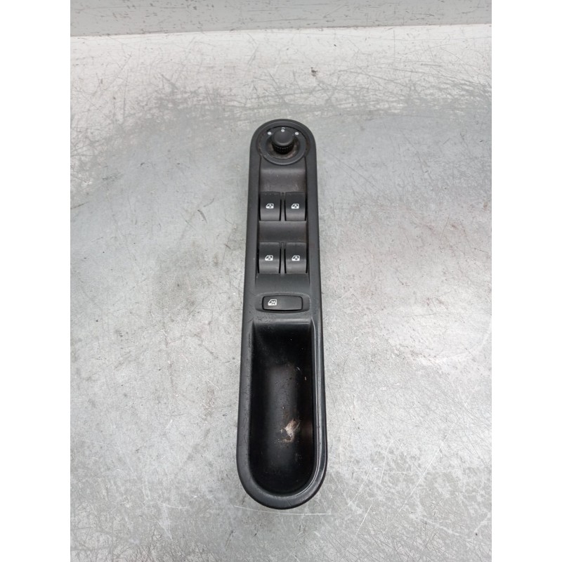 Recambio de mando elevalunas delantero izquierdo para renault espace iv (jk0/1_) 2.0 dci (jk02, jk03) referencia OEM IAM 8200857