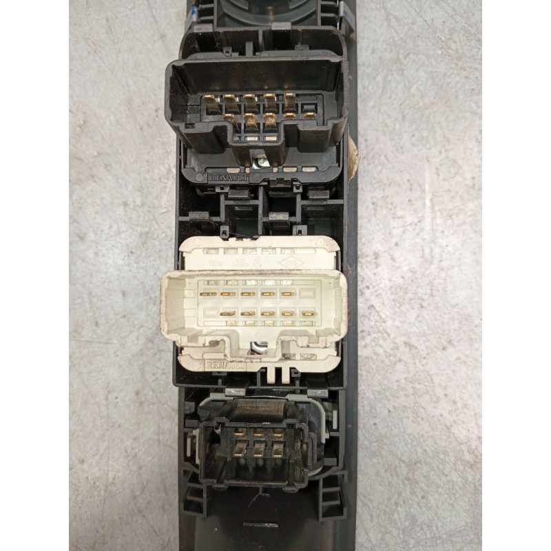 Recambio de mando elevalunas delantero izquierdo para renault espace iv (jk0/1_) 2.0 dci (jk02, jk03) referencia OEM IAM 8200857