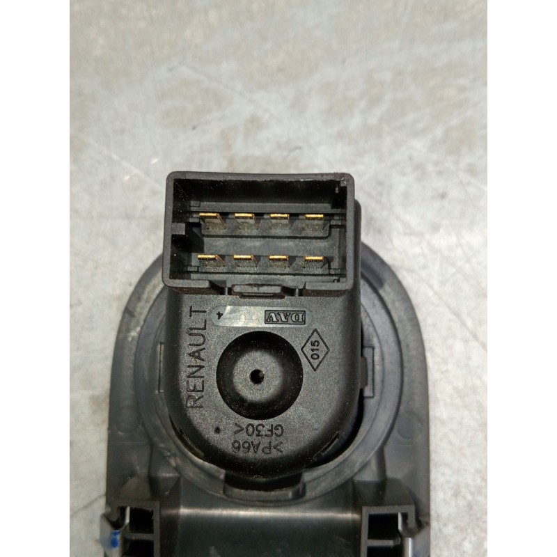 Recambio de mando elevalunas delantero izquierdo para renault espace iv (jk0/1_) 2.0 dci (jk02, jk03) referencia OEM IAM 8200857