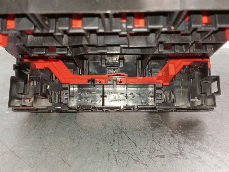 Recambio de caja reles / fusibles para volkswagen golf v (1k1) 1.9 tdi referencia OEM IAM 3C0937049S  