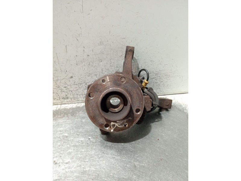 Recambio de mangueta delantera derecha para renault clio ii (bb_, cb_) 1.5 dci (b/cb08) referencia OEM IAM   