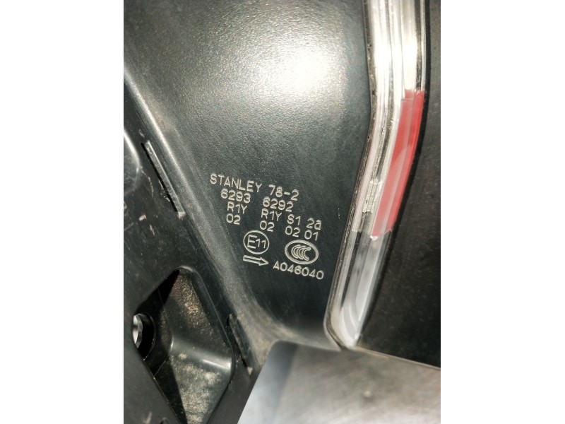 Recambio de piloto trasero derecho para lexus nx (_z1_) 300h awd (ayz15) referencia OEM IAM A046040  