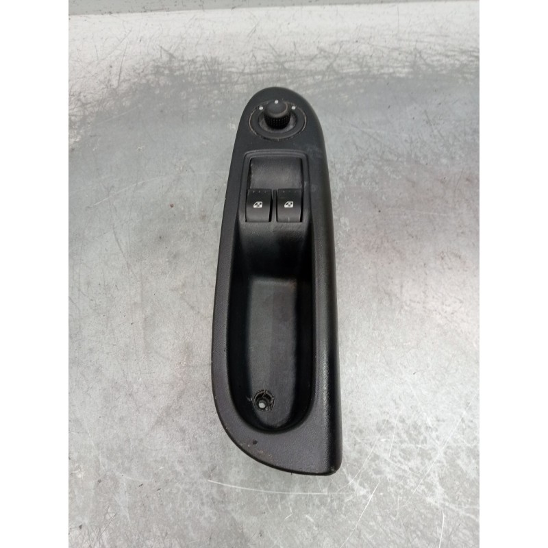 Recambio de mando elevalunas delantero izquierdo para renault clio ii (bb_, cb_) 1.5 dci (b/cb08) referencia OEM IAM 8200084008 
