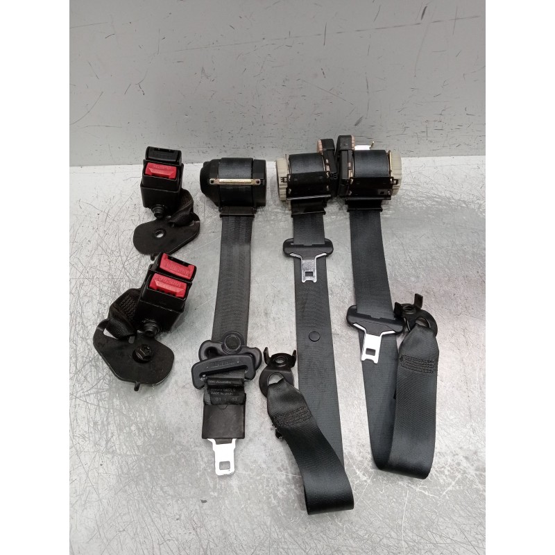 Recambio de juego cinturones trasero para renault clio ii (bb_, cb_) 1.5 dci (b/cb08) referencia OEM IAM   