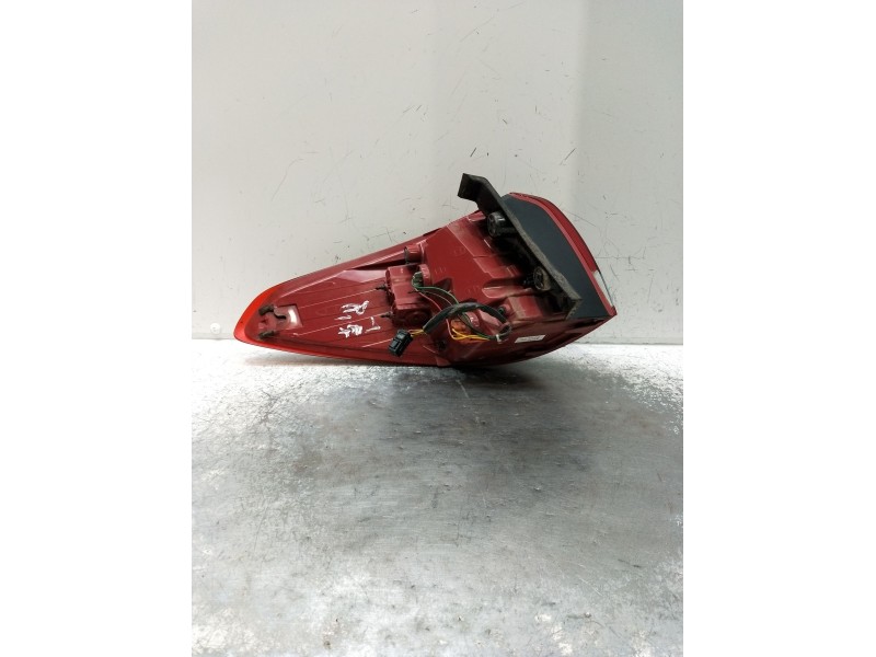 Recambio de piloto trasero derecho para kia carens ( ) referencia OEM IAM 92402A4  