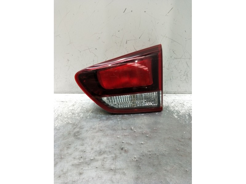 Recambio de piloto trasero derecho interior para kia carens ( ) referencia OEM IAM 92404A4  